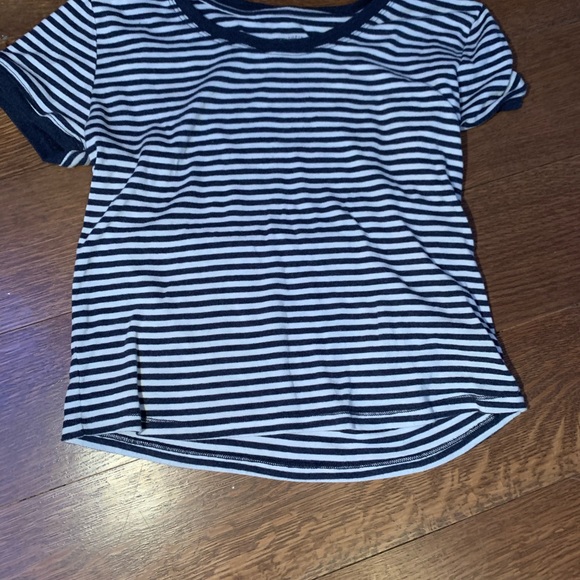 crop tshirt - Picture 3 of 3